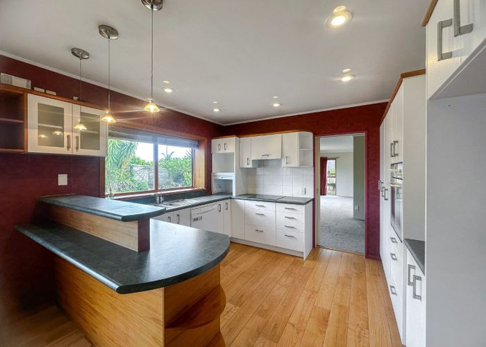  at 6  Davita Place, Farm Cove, Manukau City, Auckland