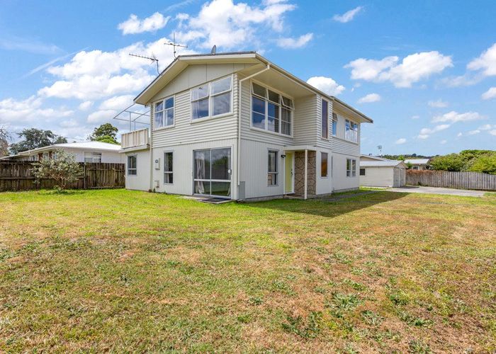  at 32 Eastburn Street, Papakura, Papakura