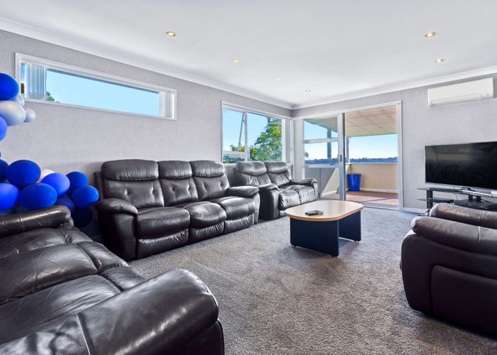  at 9 Valley View Road, Glenfield, Auckland