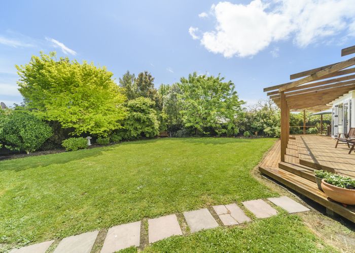  at 8 Flower Street, Bulls