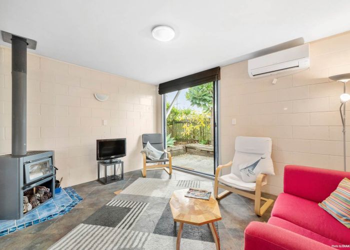  at 2/28 Wolsley Avenue, Milford, Auckland