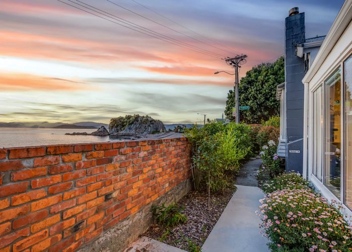  at 409 Marine Drive, Mahina Bay, Lower Hutt
