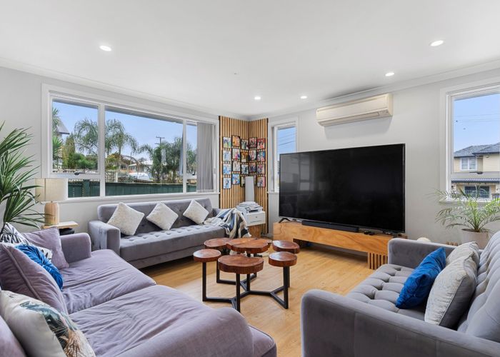  at 4 RAYMOND Road, Papatoetoe, Auckland