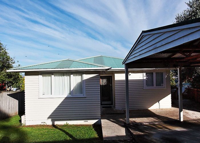  at 2/8 Mayfield Road, Glenfield, Auckland