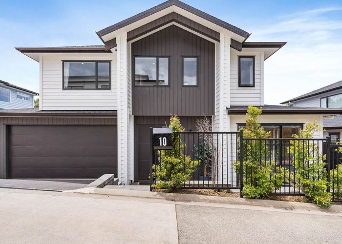  at 10 Huaota Place, Botany Downs, Auckland