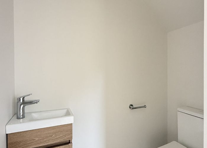  at 40B Normanton St, Glenfield, North Shore City, Auckland