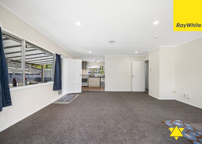  at 1/52 Edmonton Road, Henderson, Waitakere City, Auckland