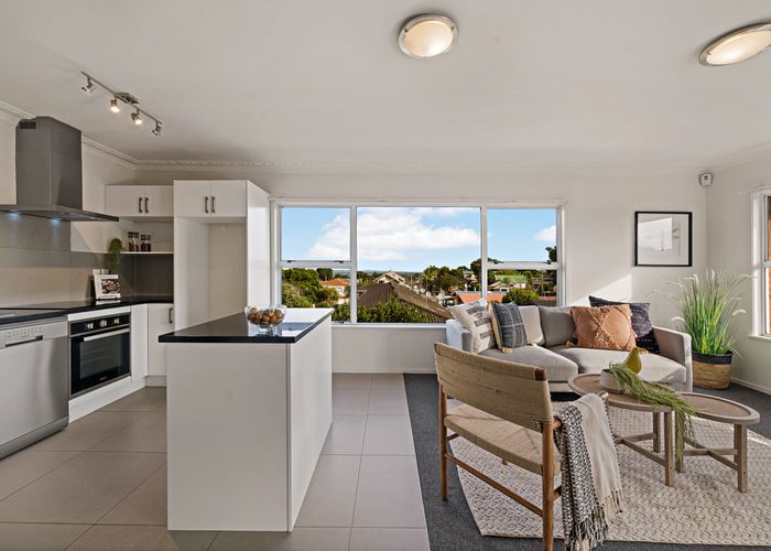  at 6/19 Turama Road, Royal Oak, Auckland