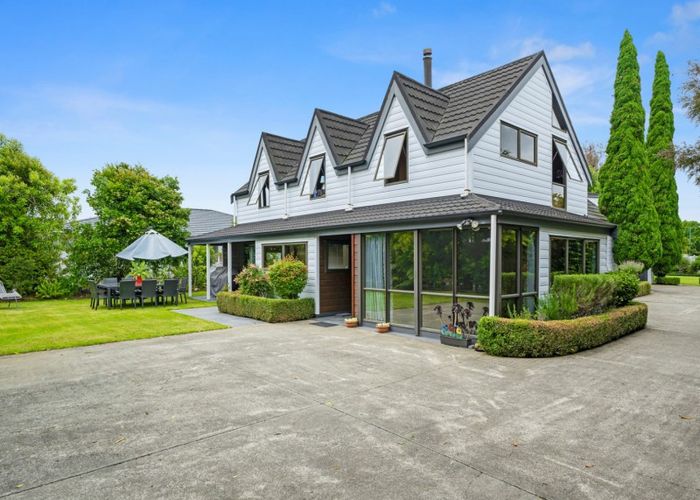 at 680B Queen Street East, Levin