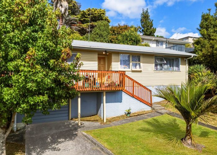  at 8 Sequoia Place, Sunnynook, North Shore City, Auckland