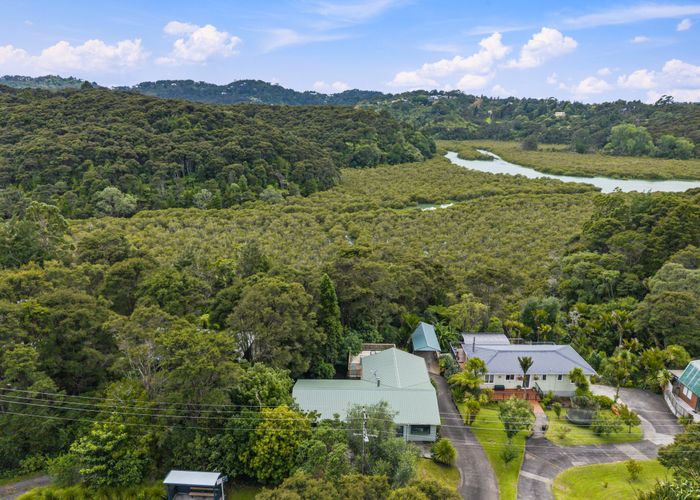  at 126 Laingholm Drive, Laingholm, Waitakere City, Auckland