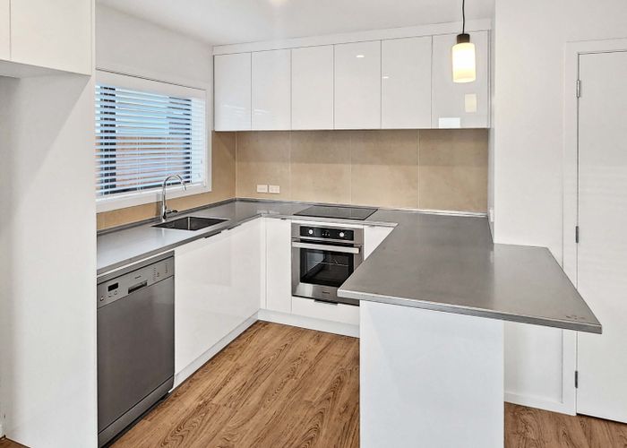  at 2/28 Granville Street, Silverstream, Upper Hutt, Wellington