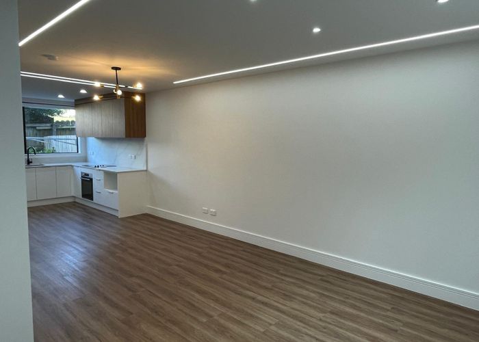  at 8/7 Broadview Place, Howick, Manukau City, Auckland