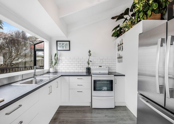  at 2/69 Trias Road, Totara Vale, North Shore City, Auckland