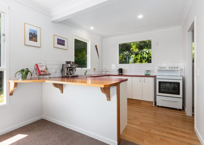  at 5 Sunset Terrace, Waikanae Beach, Waikanae