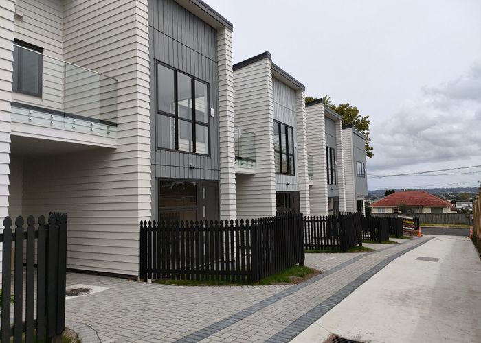 at 4/21 Humphrey Kemp Ave, Te Atatu South, Waitakere City, Auckland