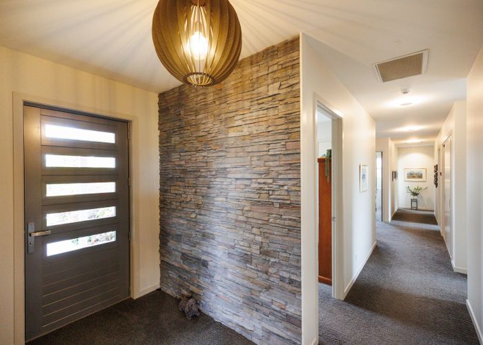  at 20 Loveston Lane, Kelvin Grove, Palmerston North