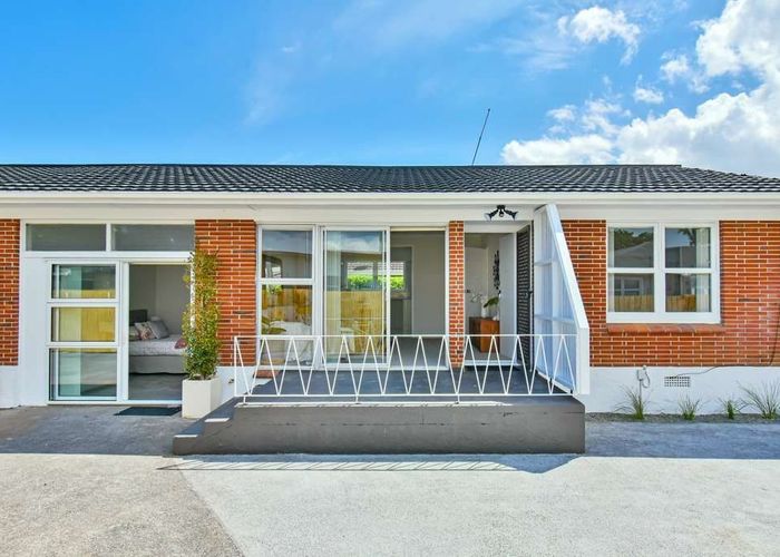  at 2/11 Wentworth Avenue, Papatoetoe, Manukau City, Auckland