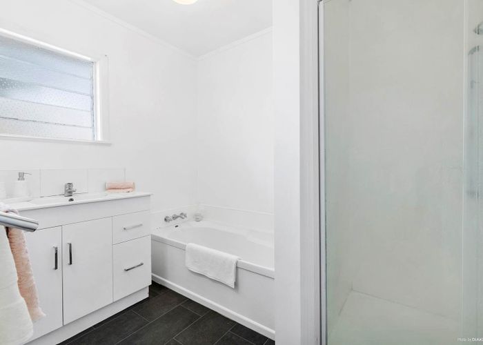  at 136 Edgewater Drive, Pakuranga, Manukau City, Auckland