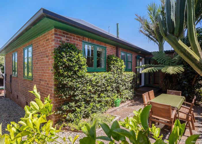  at 22 Roberton Road, Avondale, Auckland
