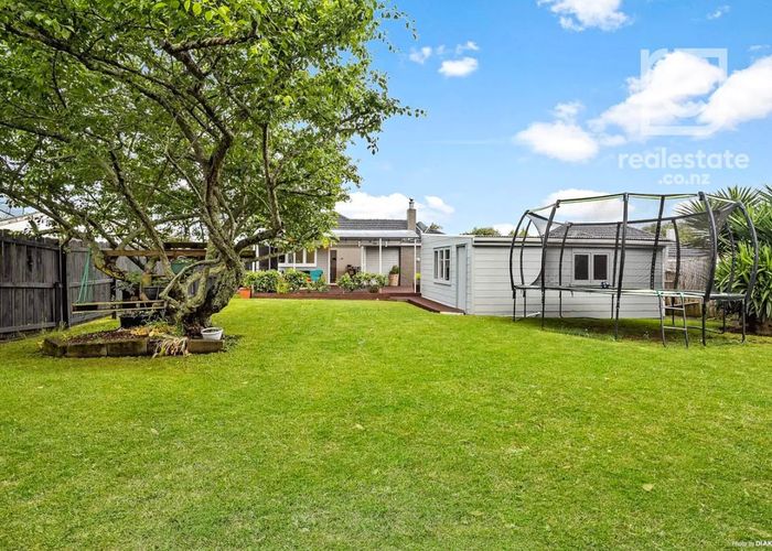  at 5 Karamu Street, Te Atatu Peninsula, Auckland