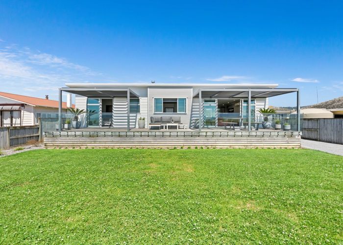  at 989 East Coast Road, Kaiaua