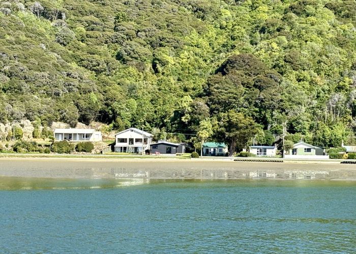 For sale 25 Riverside Road, Taieri Mouth, Clutha, Otago homes.co.nz