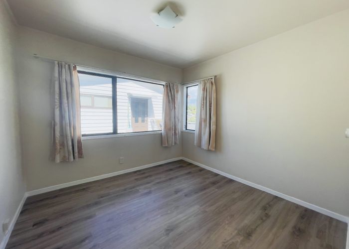  at 30 Mannering Place, Hillcrest, North Shore City, Auckland