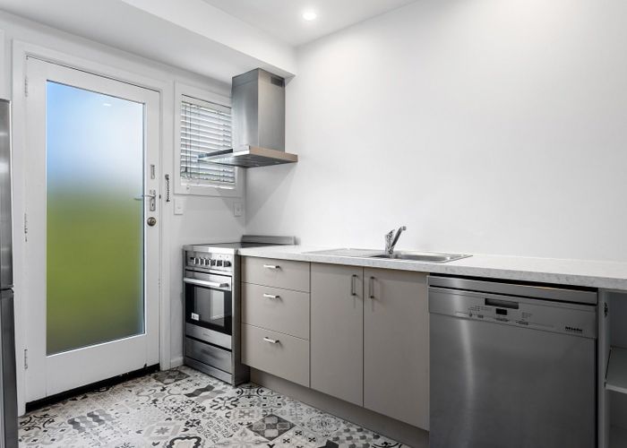  at 3/135 Aikmans Road, Merivale, Christchurch