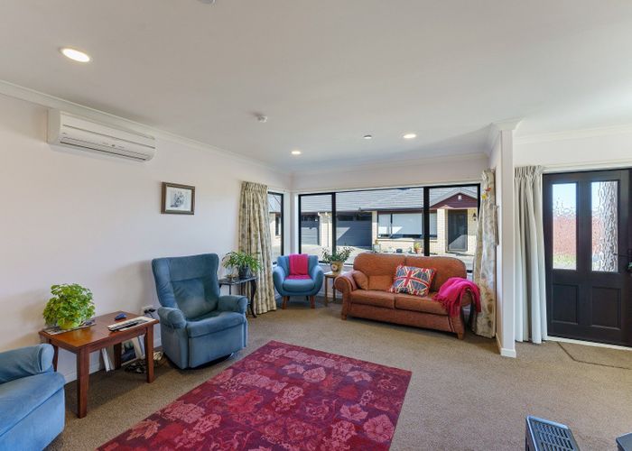  at 8 Ian Peter Way, Otaki