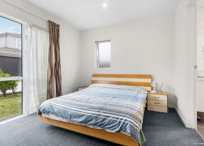  at 140R Hepburn Road, Glendene, Waitakere City, Auckland