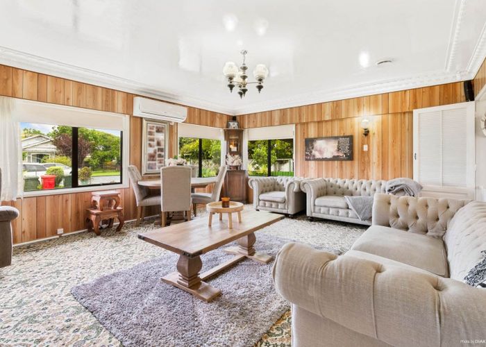  at 8 Royton Avenue, Mangere East, Auckland