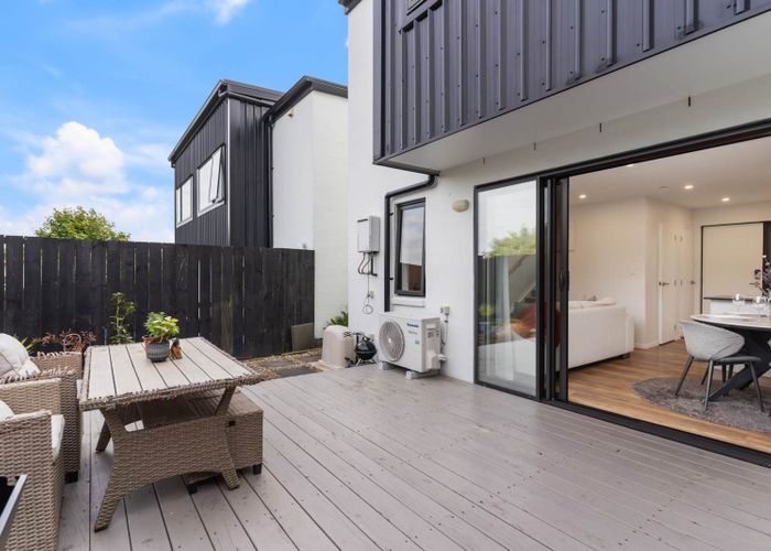  at 2/36 Kaipatiki Road, Glenfield, North Shore City, Auckland