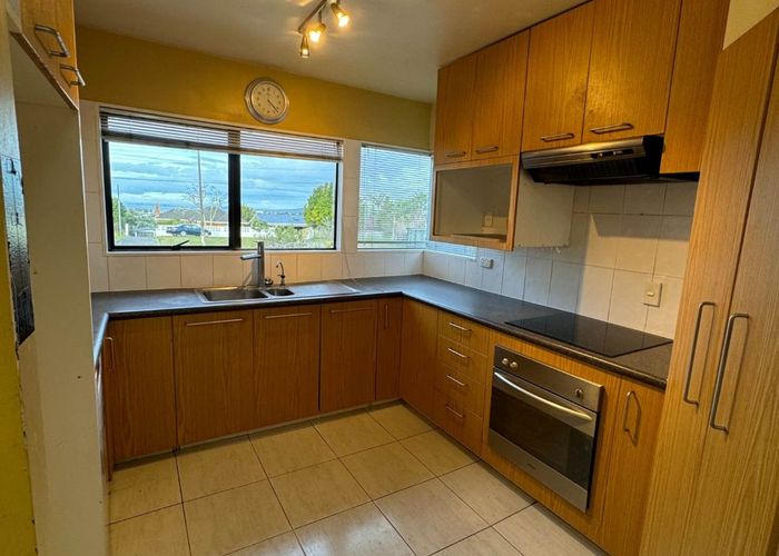  at 850B East Coast Road, Oteha, North Shore City, Auckland