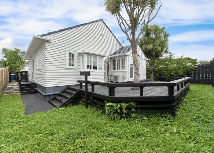  at 1/18 Edwards Avenue, Henderson, Waitakere City, Auckland