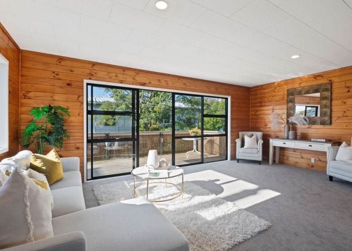  at 2/15 Glenvar Road, Torbay, North Shore City, Auckland