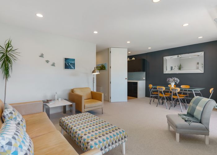  at 2/2 Tiwai Road, Royal Oak, Auckland