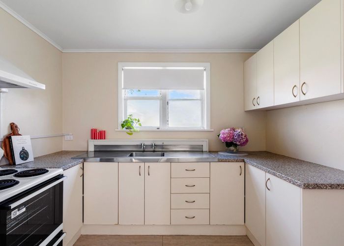  at 27 Old Lake Road, Narrow Neck, North Shore City, Auckland