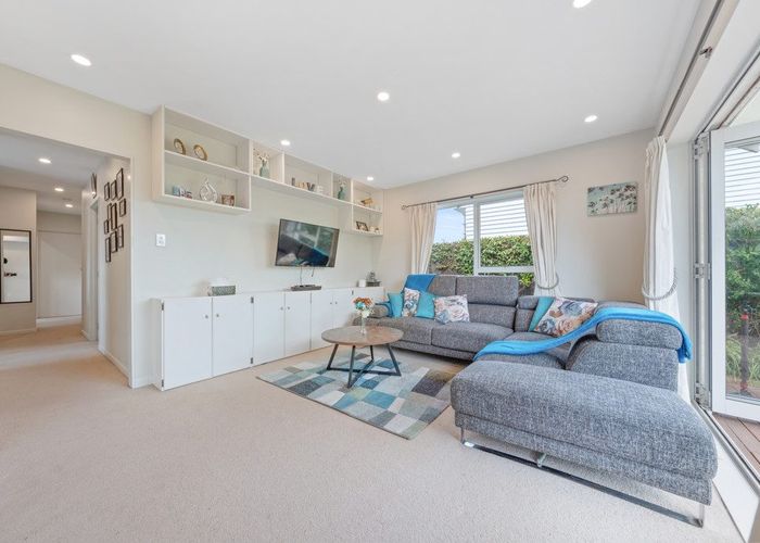  at 1/86 Eversleigh Road, Belmont, Auckland