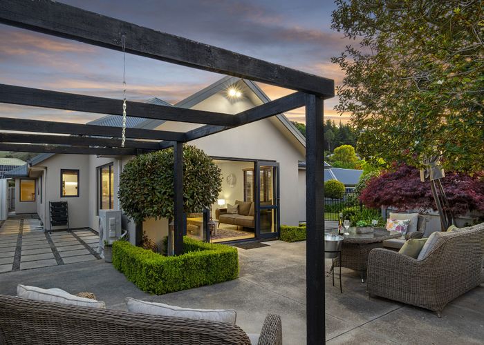  at 9 Oakview Lane, Cashmere, Christchurch