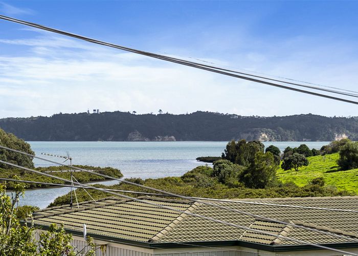  at 73 Wainui Avenue, Point Chevalier, Auckland