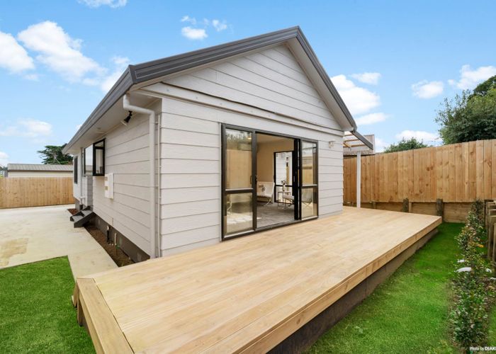  at 3 De Quincey Terrace, Highland Park, Auckland