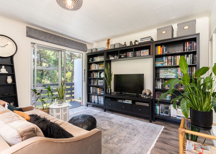  at 9 Cyril Way, Paparangi, Wellington