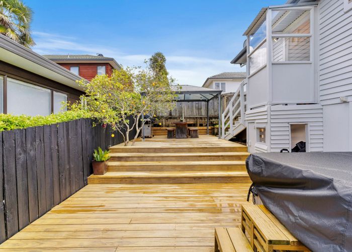  at 9 Waratah Street, Birkenhead, Auckland