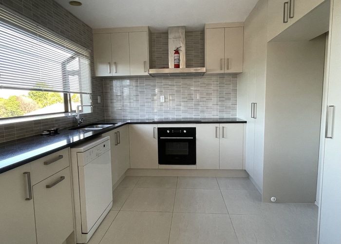  at 17 Flatley Avenue, Farm Cove, Manukau City, Auckland