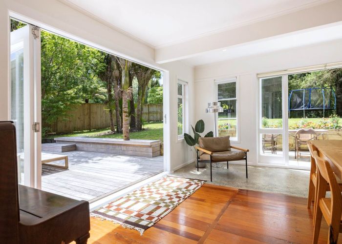  at 121 Woodlands Park Road, Titirangi, Waitakere City, Auckland