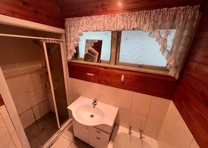  at 29 Awaroa Road, Sunnyvale, Waitakere City, Auckland