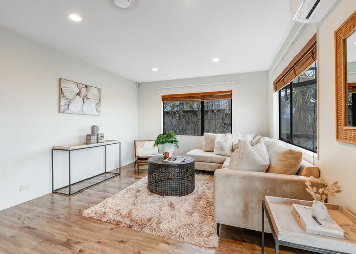  at 1/21 Jumento Place, Unsworth Heights, North Shore City, Auckland