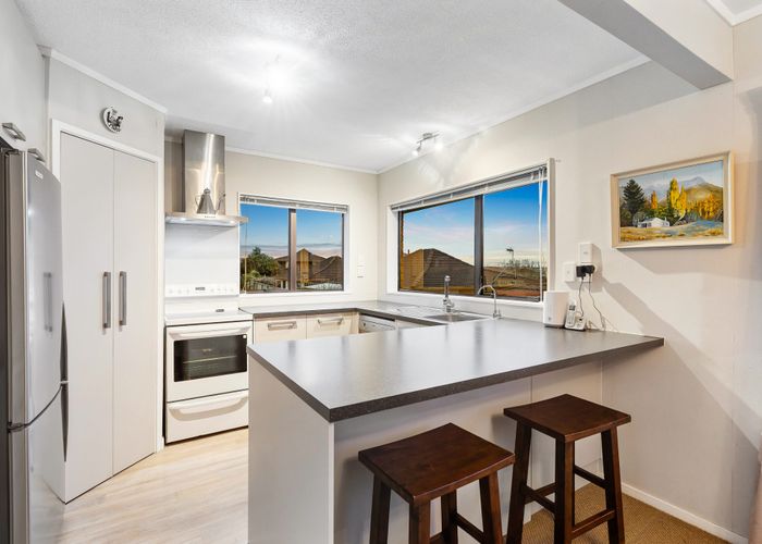  at 2/49 Dalwhinnie Parade, Highland Park, Manukau City, Auckland