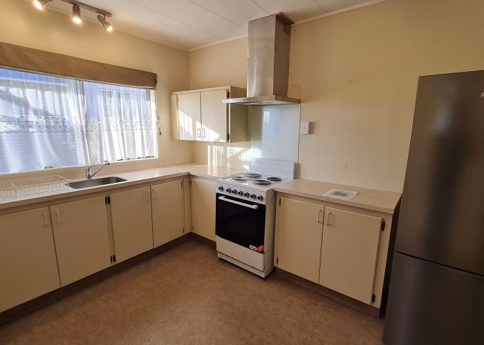  at 11A Royal Crescent, Saint Kilda, Dunedin